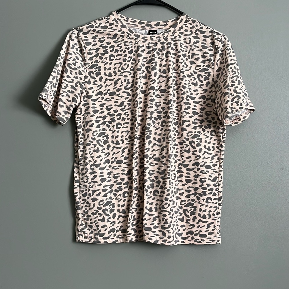 Cheetah print T shirt